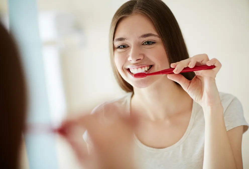 How to Use an Electric Toothbrush for Braces