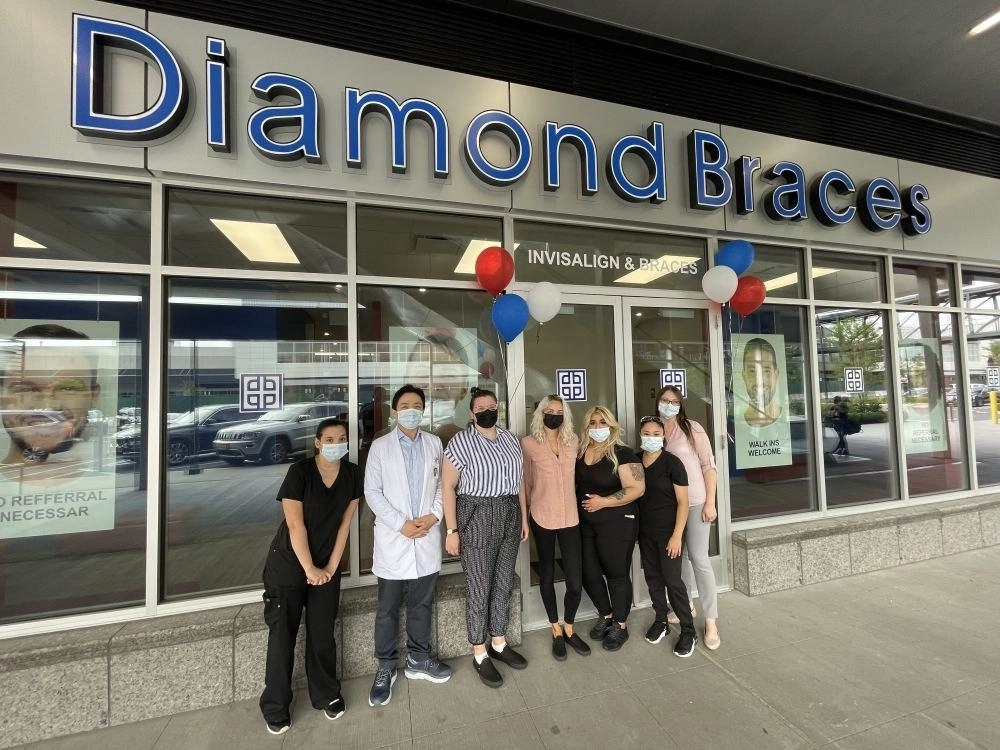 Gran Apertura de Diamond Braces en la Isla Staten, Hylan Blvd.