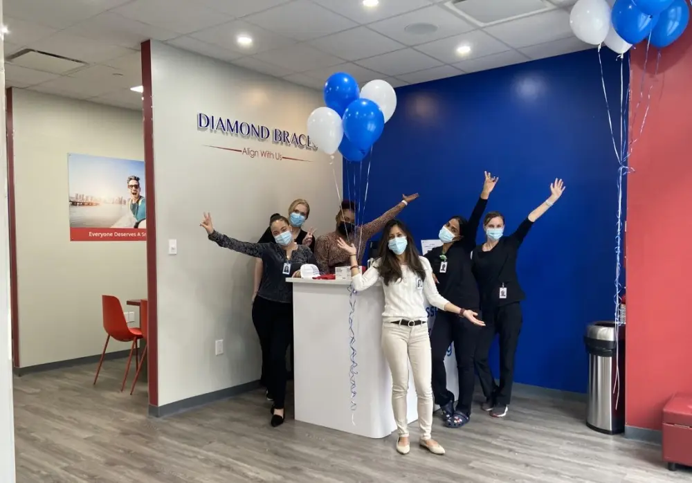 La oficina de ortodoncia de Diamond Braces abre en Hell's Kitchen.