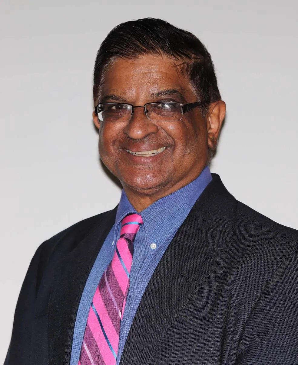Dr. Anil Ardeshna, Director Científico de Diamond Braces