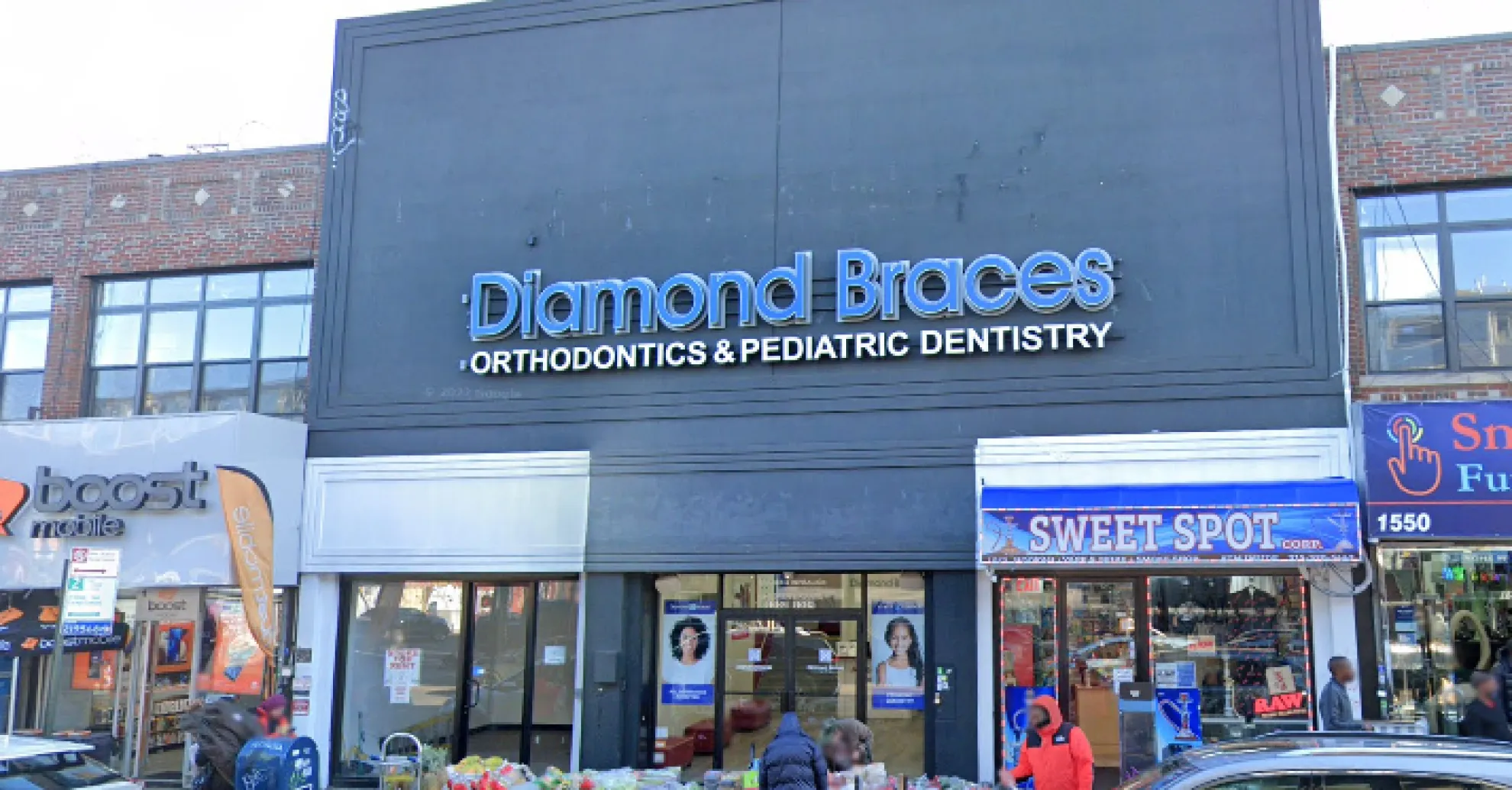 orthodontist working with patient in diamondbraces soundview bruckner the bronx ny office