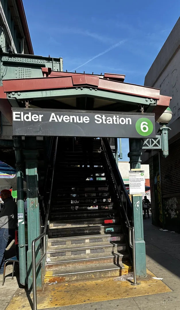 Convenientemente Ubicado Cerca De La Estación Elder Avenue