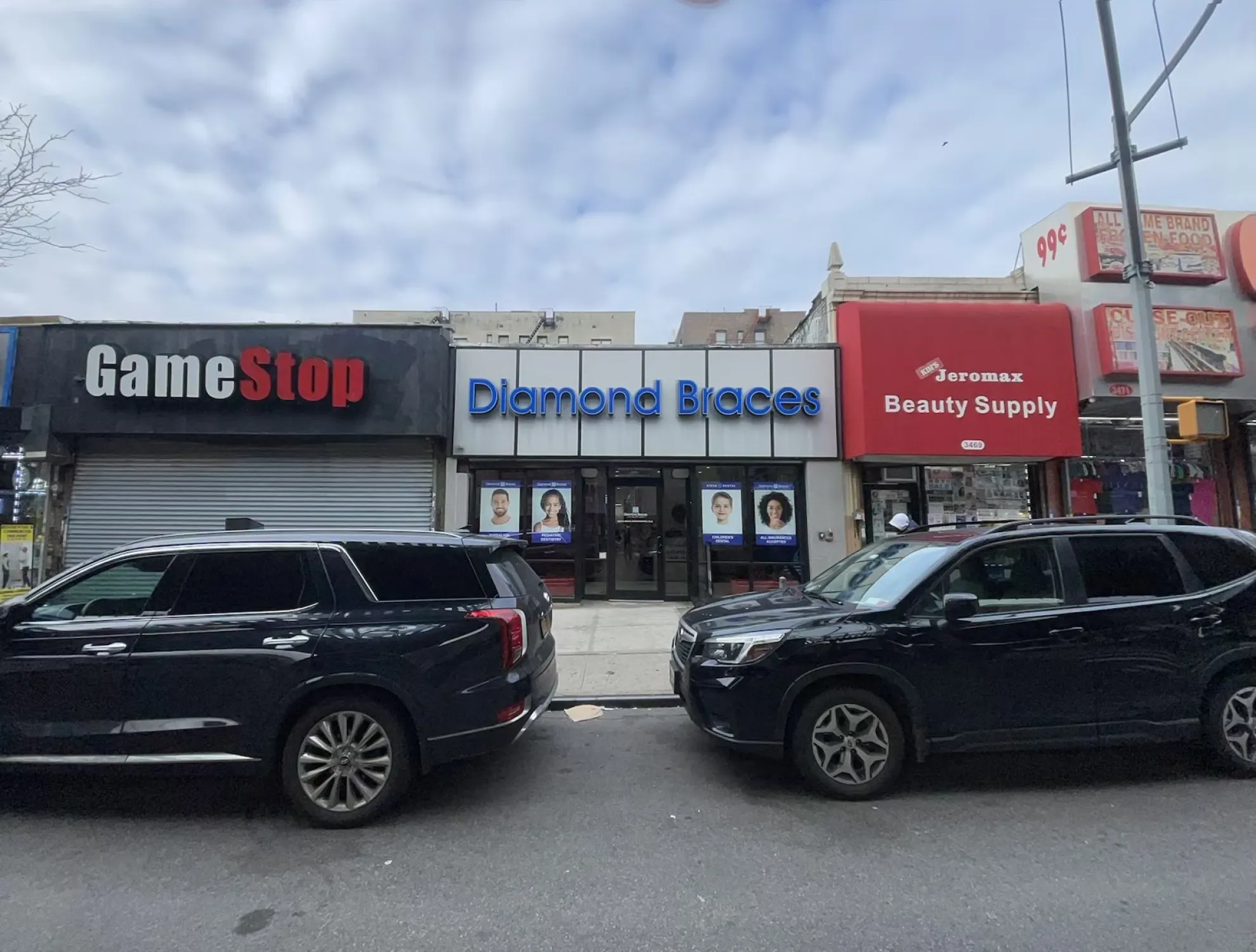 orthodontist working with patient in diamondbraces van cortlandt pk bronx ny office