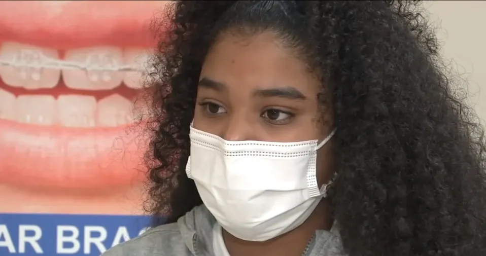 ortodoncista de Staten Island dona frenillos a estudiante de secundaria