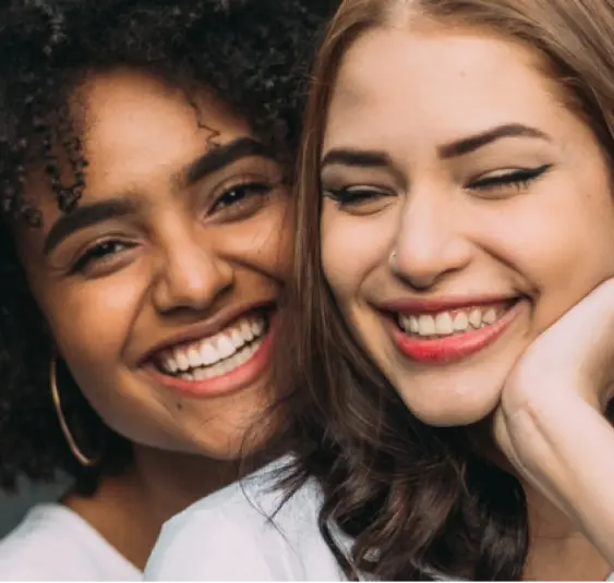 mujer sonriendo